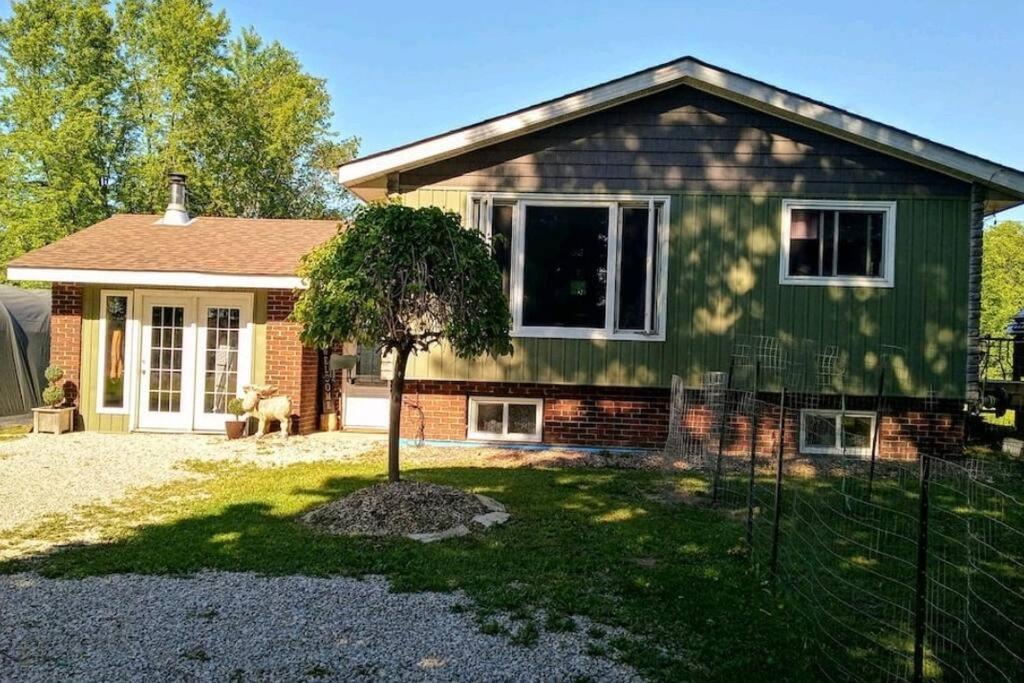 Family Friendly Cottage ☆Walking Distance To Beach Лайънс Хед Екстериор снимка