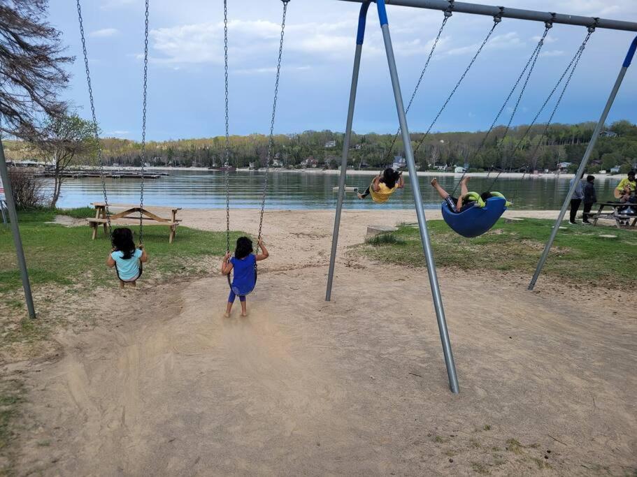 Family Friendly Cottage ☆Walking Distance To Beach Лайънс Хед Екстериор снимка
