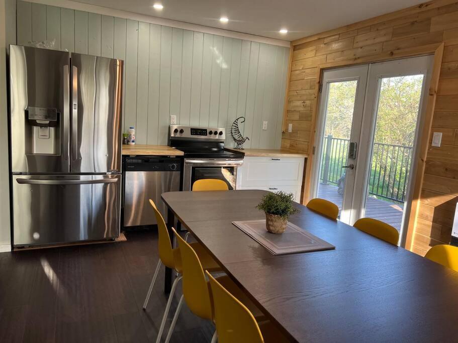 Family Friendly Cottage ☆Walking Distance To Beach Лайънс Хед Екстериор снимка