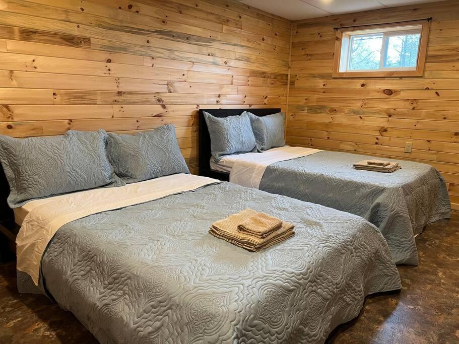 Family Friendly Cottage ☆Walking Distance To Beach Лайънс Хед Екстериор снимка