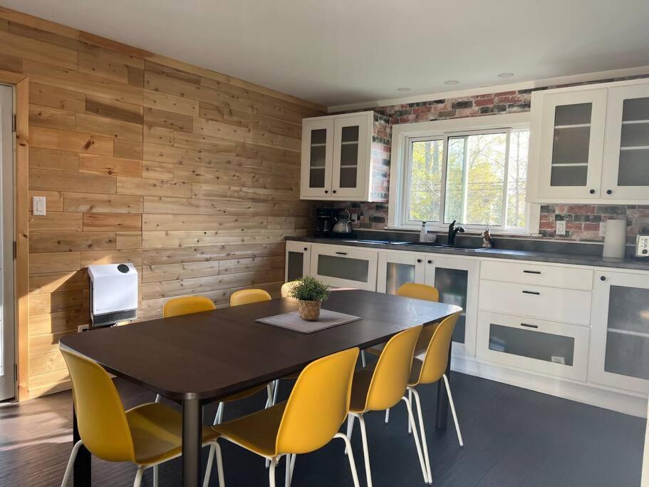 Family Friendly Cottage ☆Walking Distance To Beach Лайънс Хед Екстериор снимка
